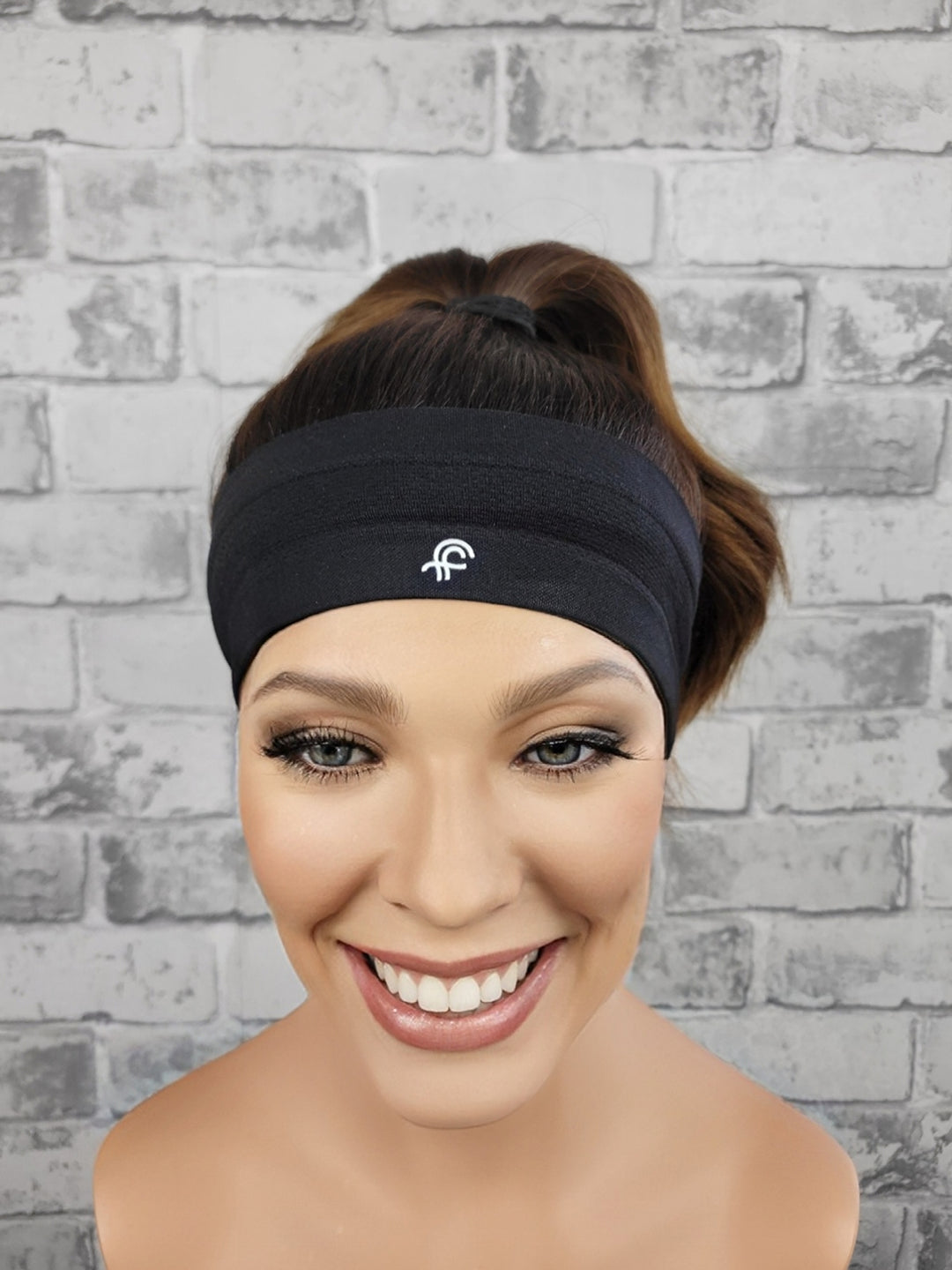 20" NEW Sport Pony Wig - Chocolate Ombre (M)