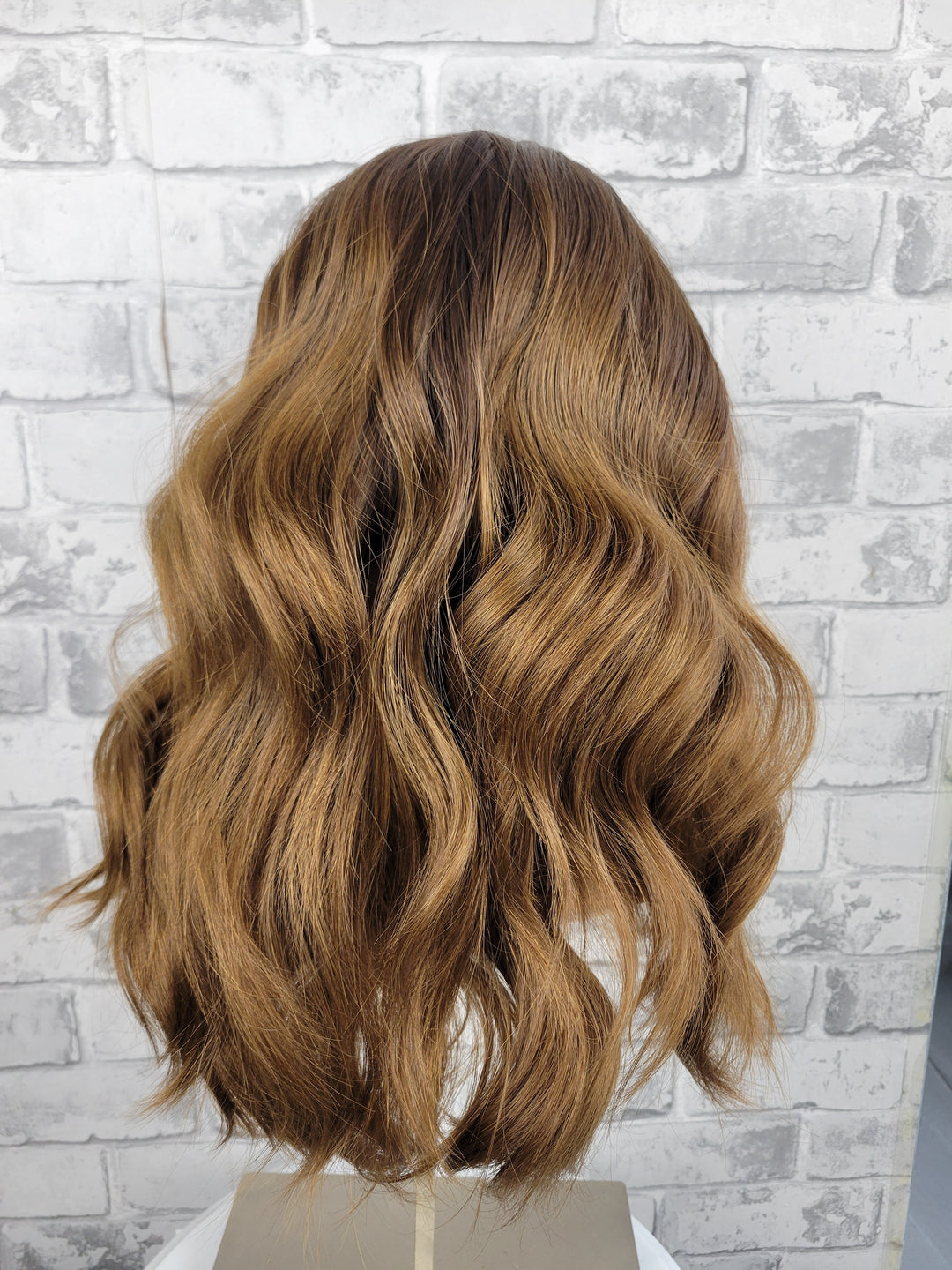 20" NEW Sport Pony Wig - Chocolate Ombre (M)