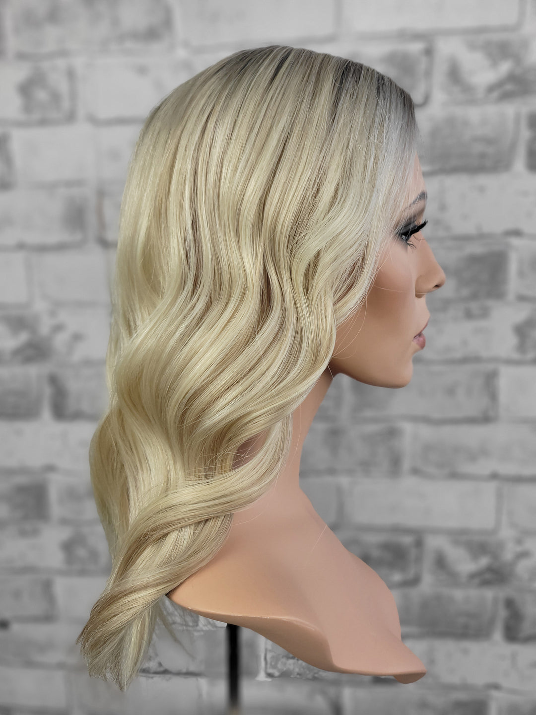 18" Closed Lace Topper - Shortbread Blonde (8x8)