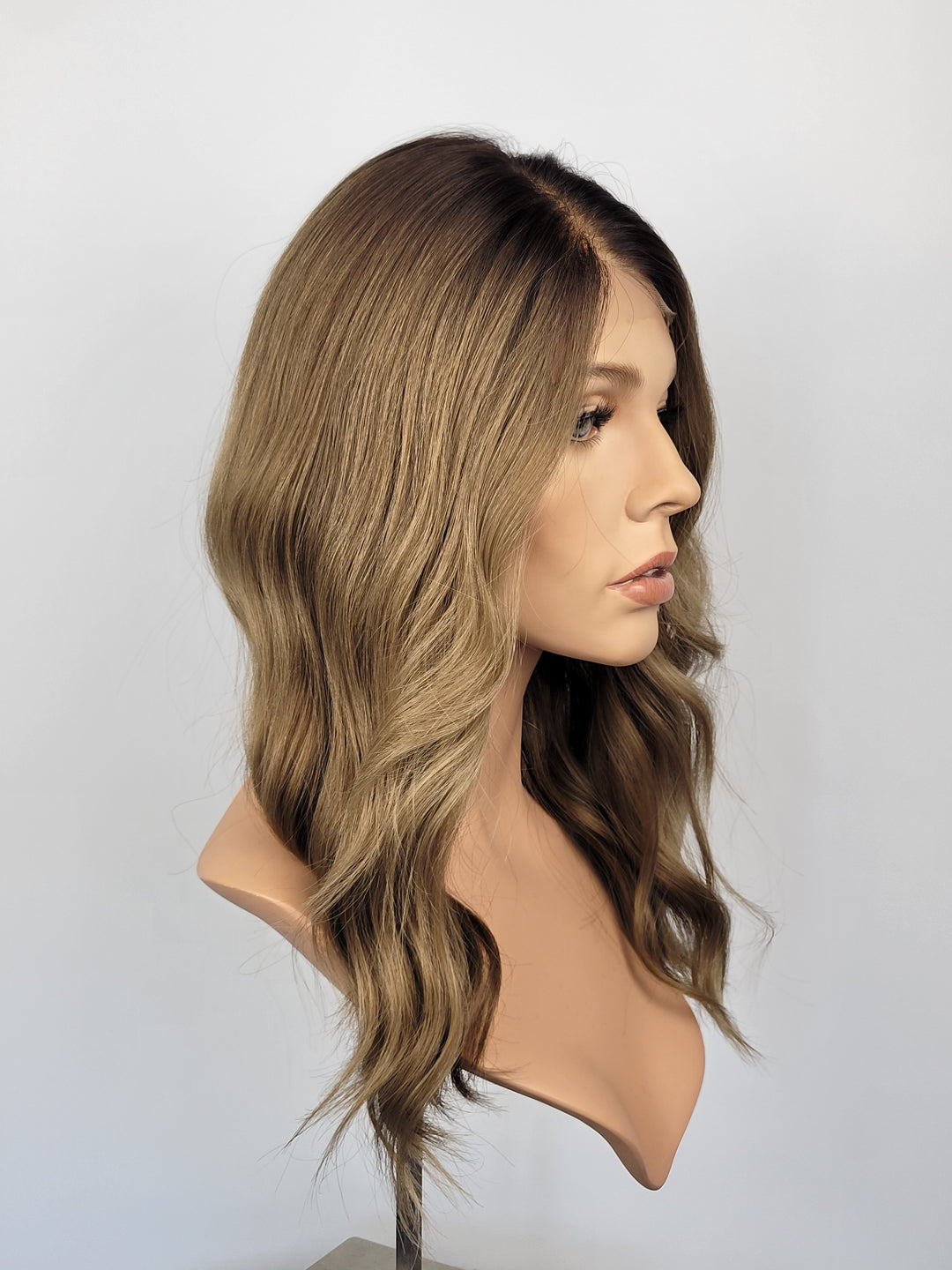 18" Lux Lace Wig - Coastal Bronde (M)