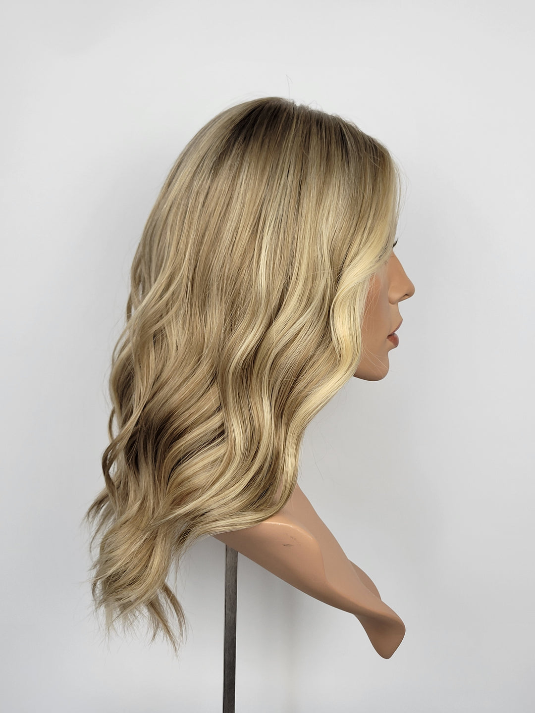 18" Lux Lace Wig - Golden Oak (M)