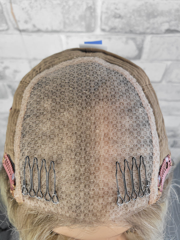 18" Closed Lace Topper - Shortbread Blonde (8x8)