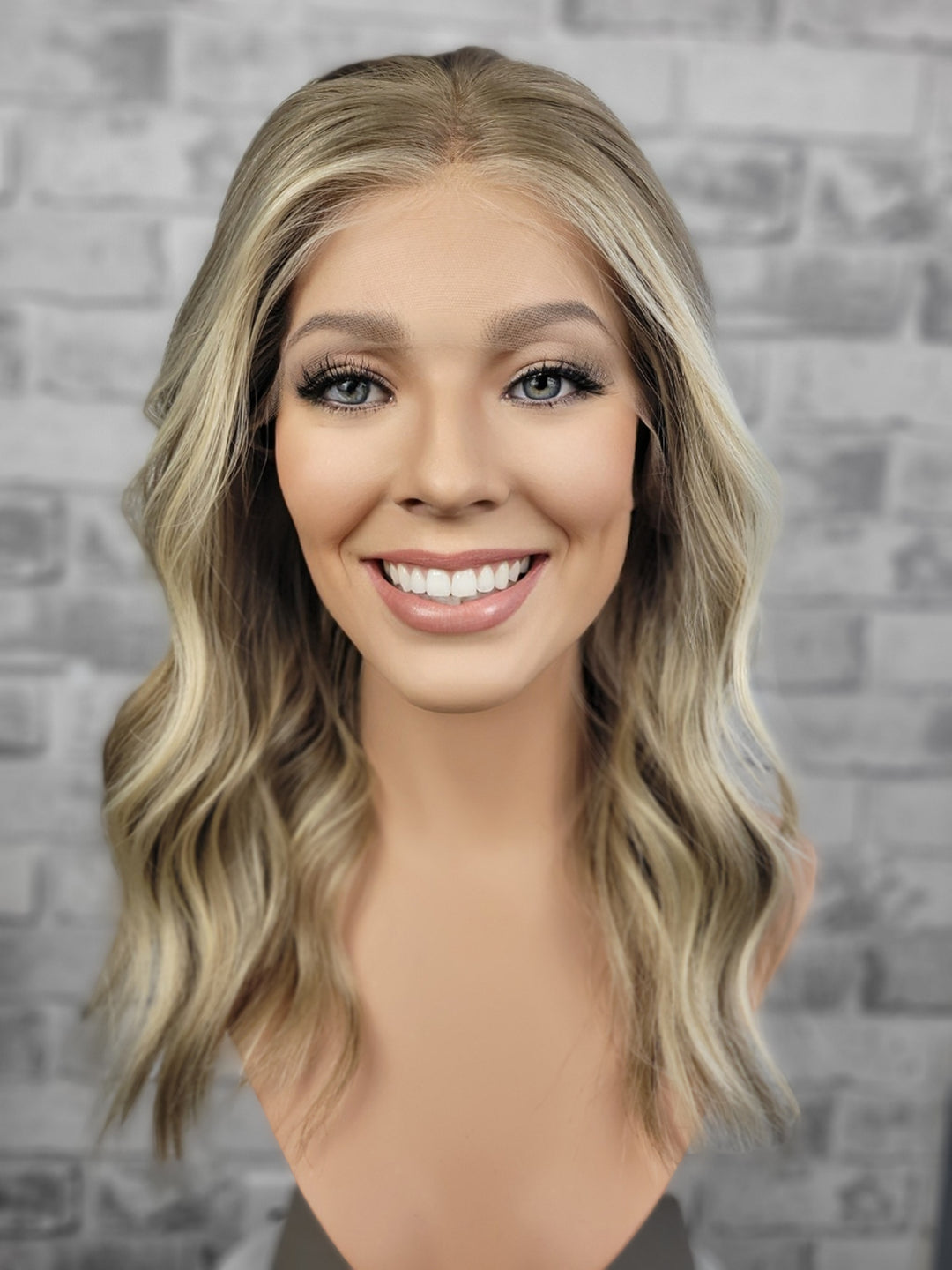 18" Lux Lace Wig - Golden Oak (M)