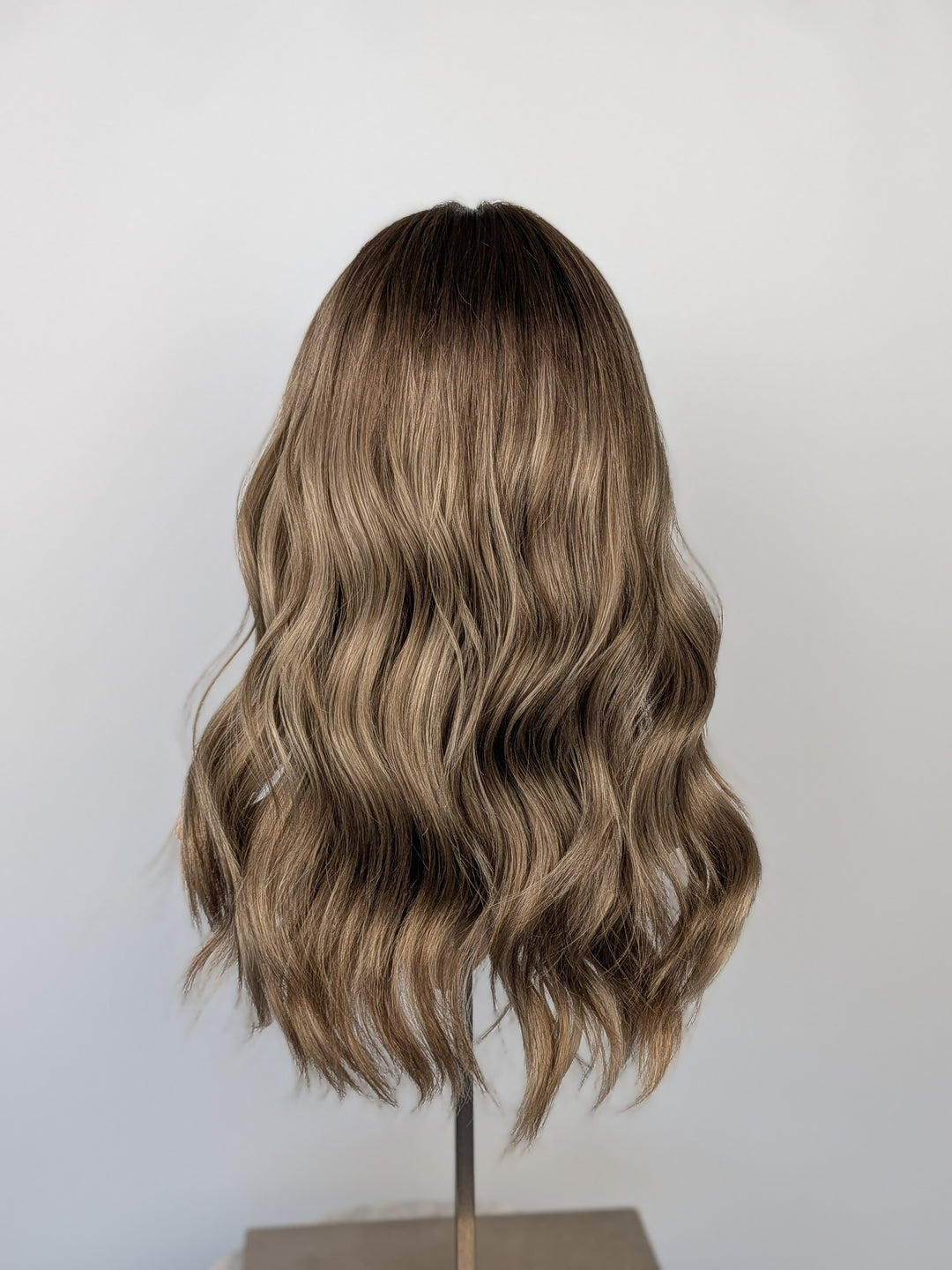 18" Lux Lace Wig - Sandy Oak Blonde (M)