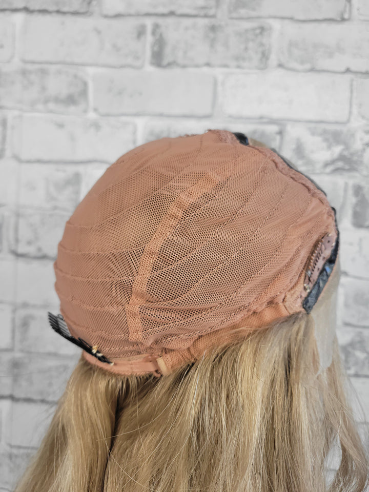 22" Lace Pony Wig - White Sand (S)