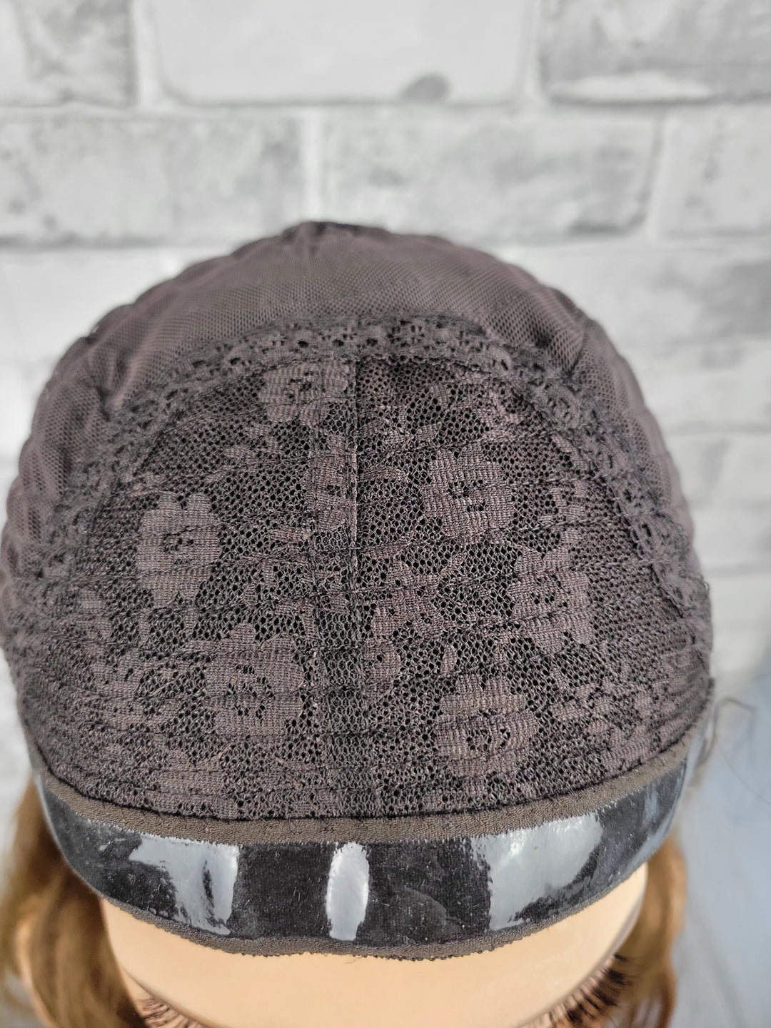 20" NEW Sport Pony Wig - Chocolate Ombre (S)