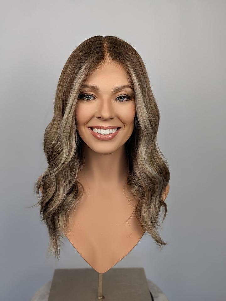 18" Lux Lace Wig - Sandy Oak Blonde (M)