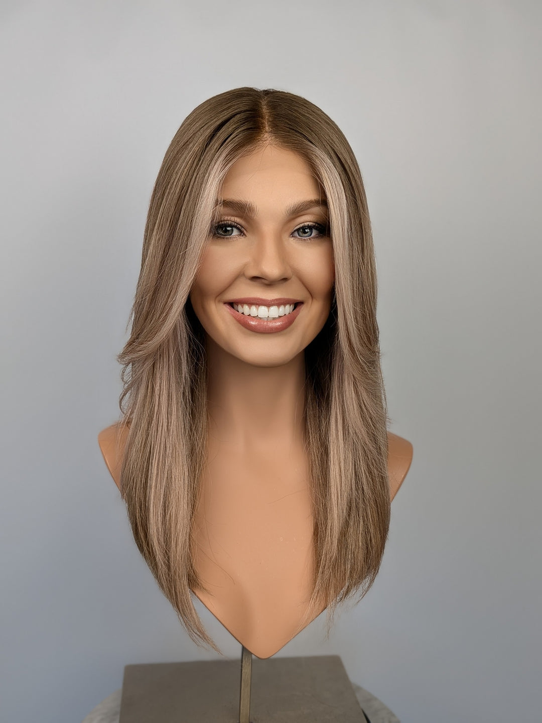 18" Lux Lace Wig - Champagne Satin (M)