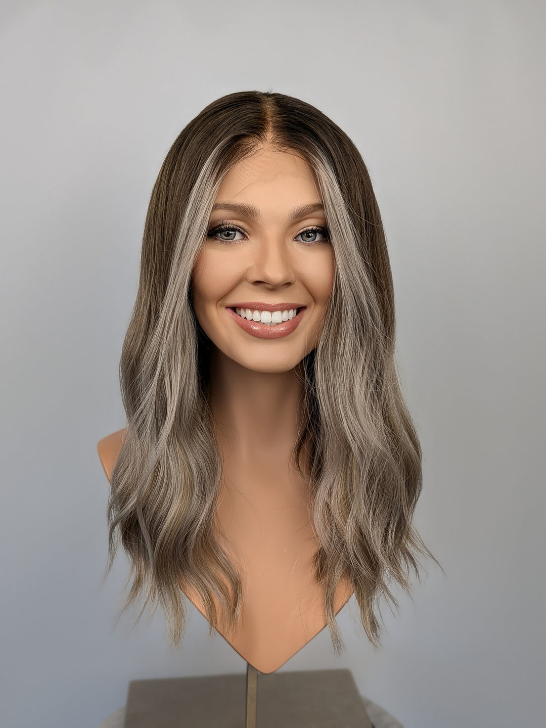 18" Lux Lace Wig - Shadowed Sterling Blonde (M)