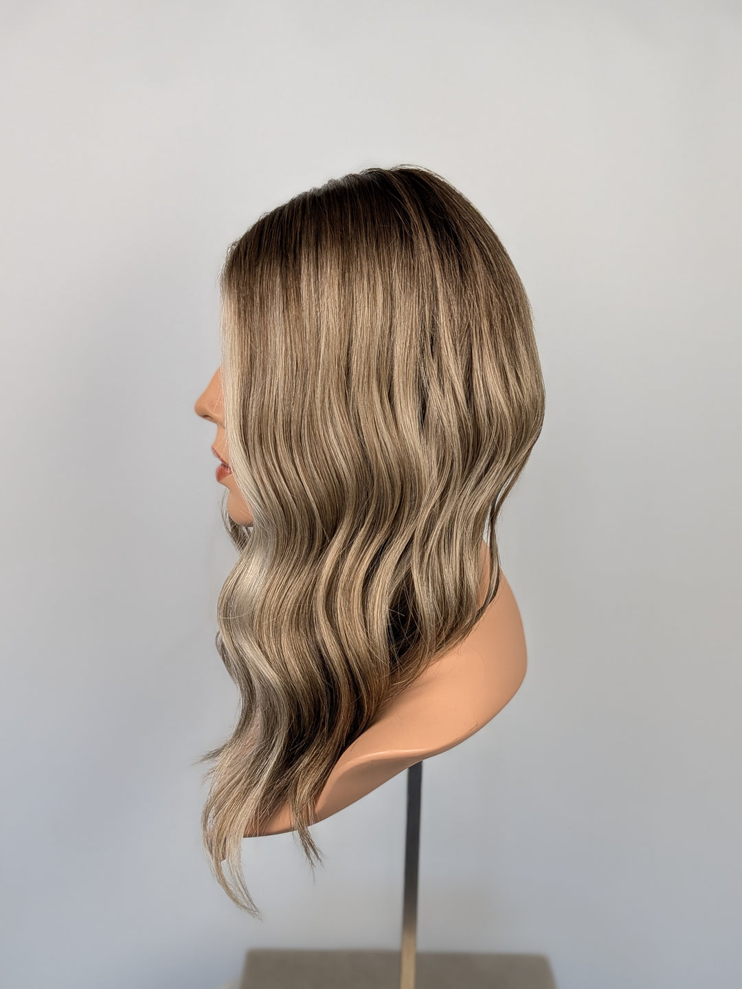 18" Lux Lace Wig - Sandy Oak Blonde (M)
