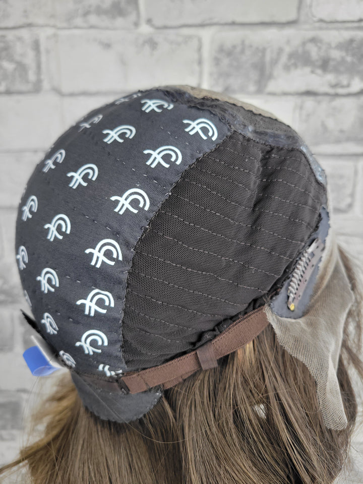 15" Lux Lace Wig - Driftwood Bronde (S)