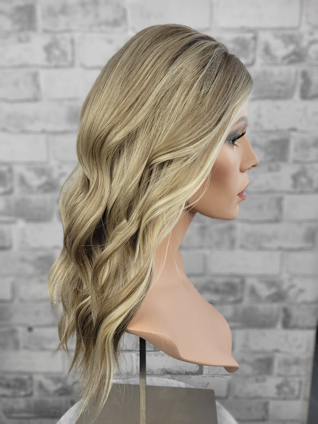 18" Lux Lace Wig - Golden Oak (M)