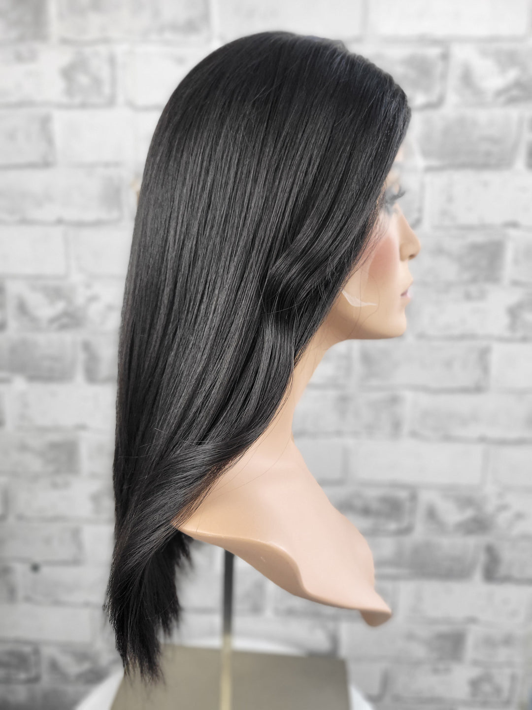 18" Lux Lace Wig - Natural Black (M)