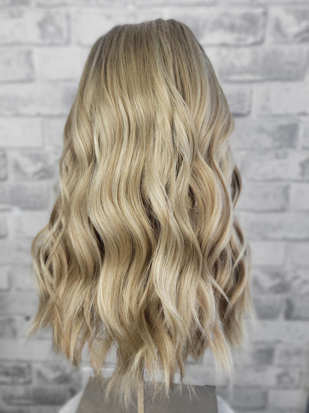 18" Lux Lace Wig - Golden Oak (M)