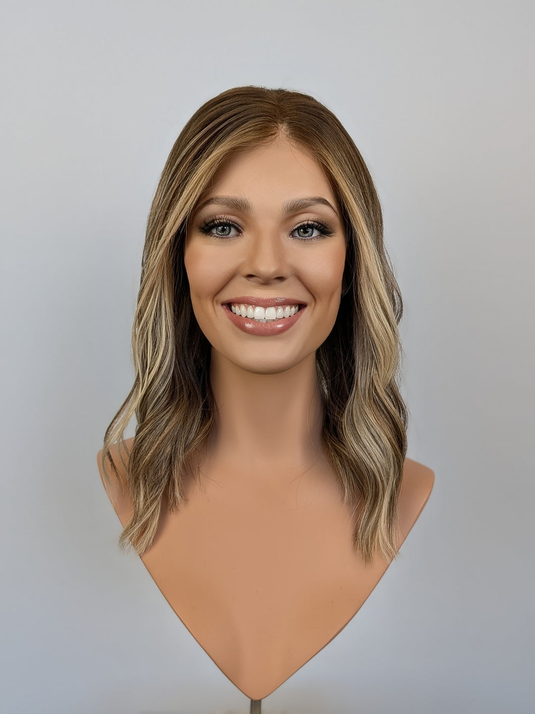 15" Lux Lace Wig - Dawnlight Bronde (S)