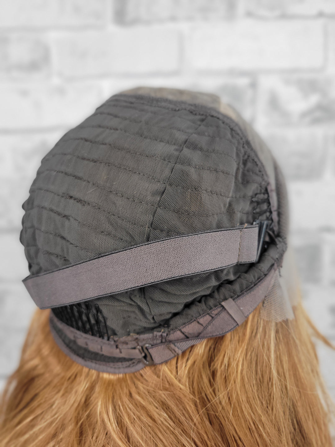 17" Synthetic Lace Top Wig (S/M) - LR04/25-2