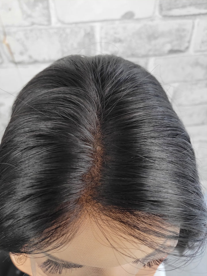 18" Lux Lace Wig - Natural Black (M)