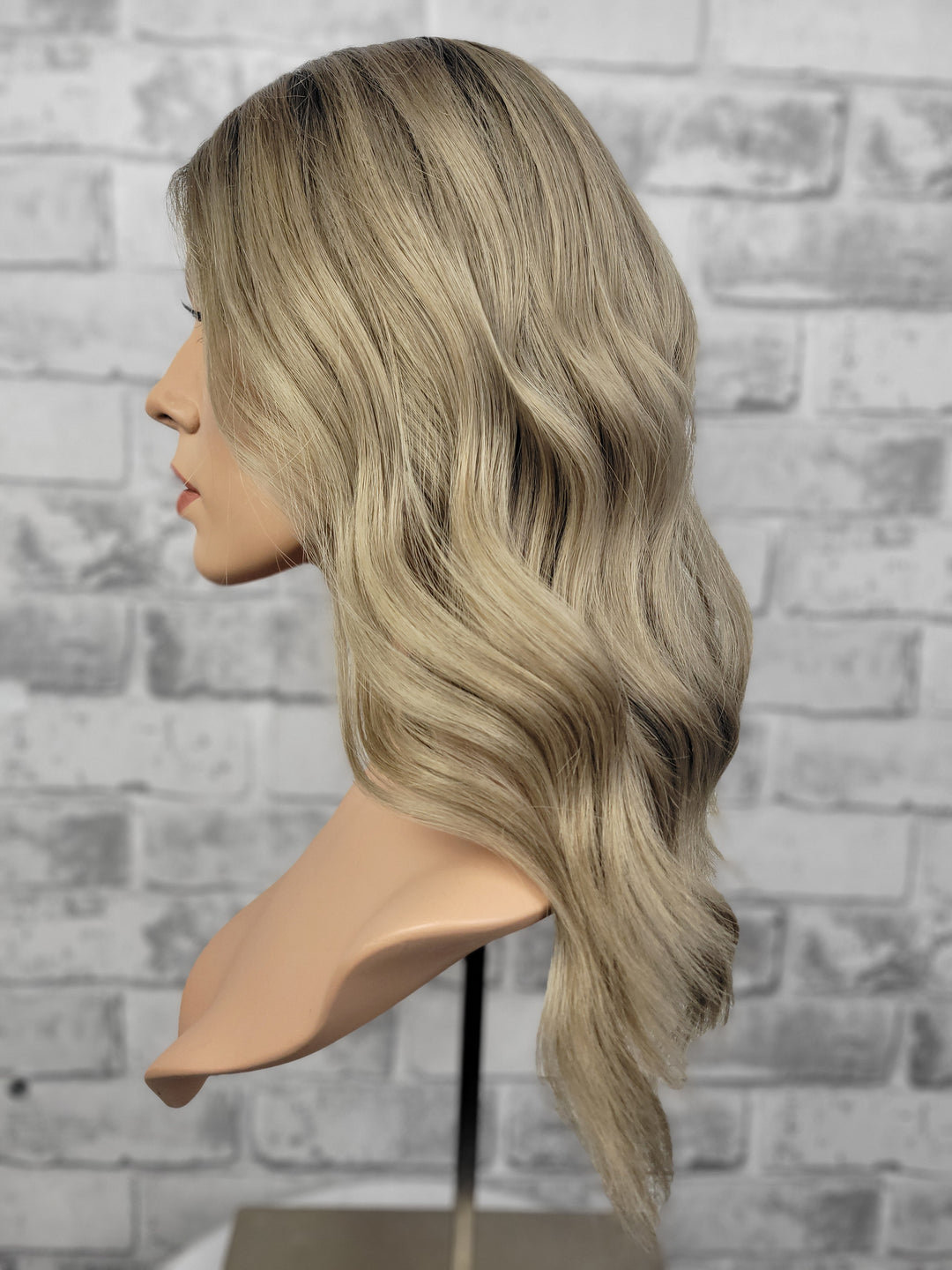 18" Lux Lace Wig - Cashmere Blonde (XS)