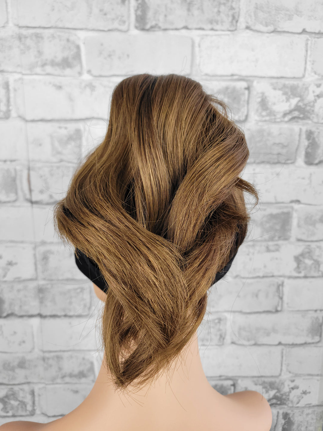 20" NEW Sport Pony Wig - Chocolate Ombre (S)