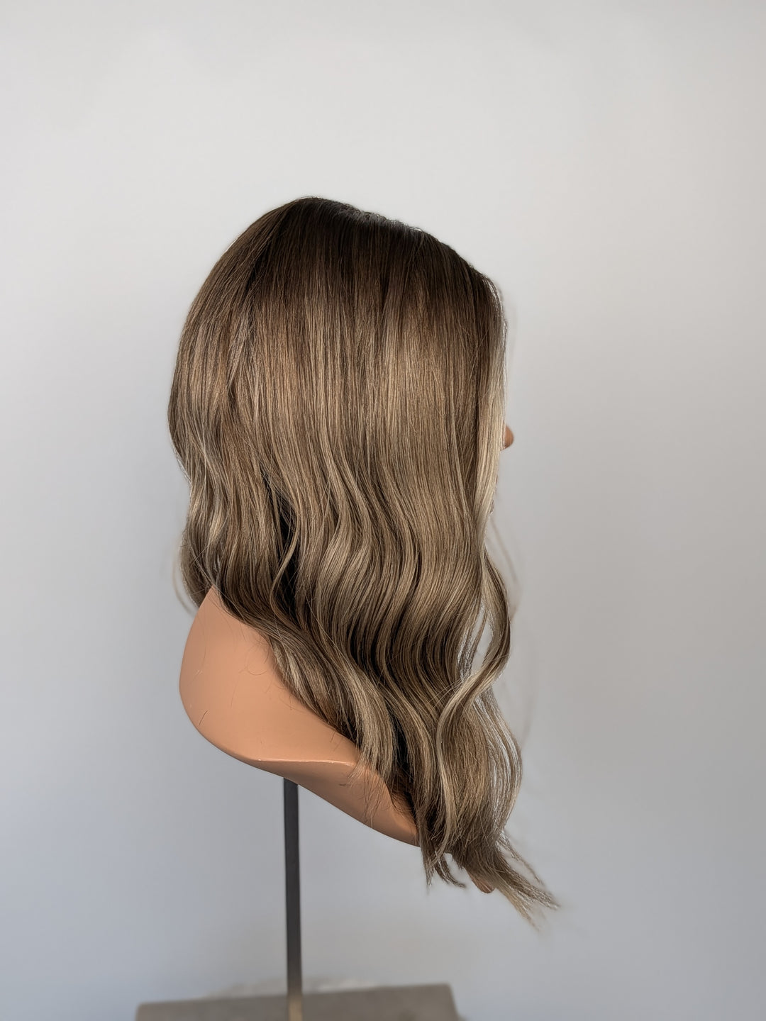 18" Lux Lace Wig - Sandy Oak Blonde (M)